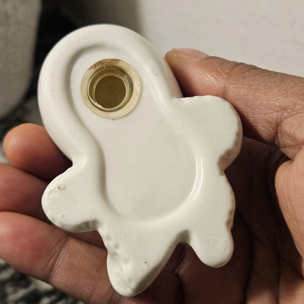 white ceramic octopus shaker‎